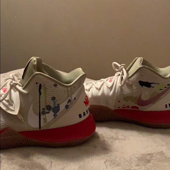 Nike Kyrie 5 / Bandulu Street Couture Collab - Picture 5 of 5